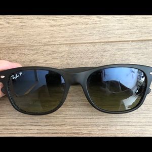 Ray Ban
Original Wayfarer Classic in mat tortoise.